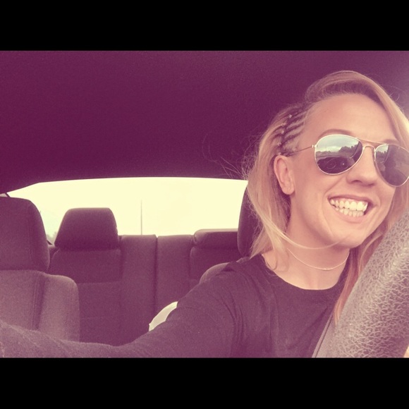 Meet your Posher, Cynthia - Picture 3 of 4